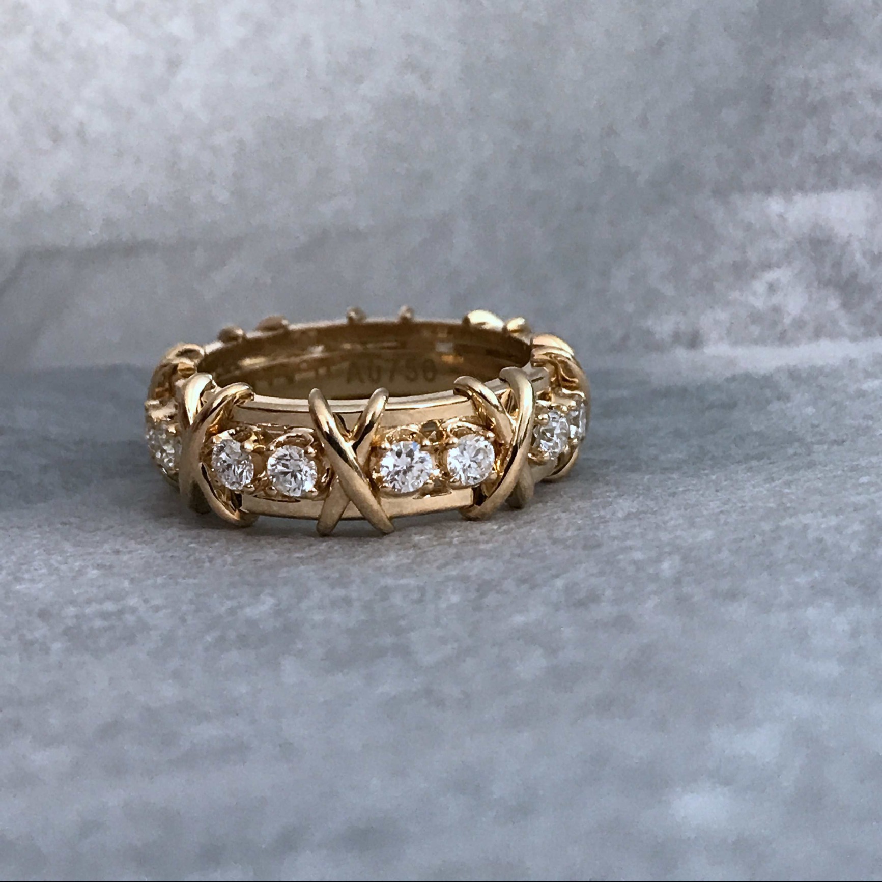 Tiffany and Co XOXO Ring 18k gold with diamond