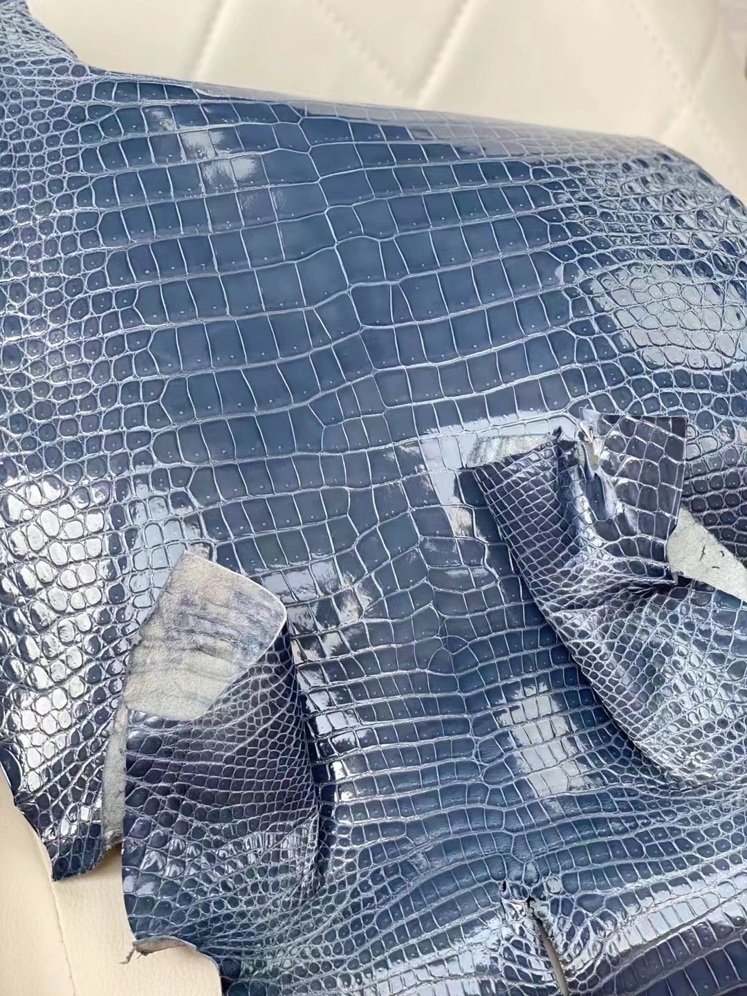 新到皮 亮面倒V 澳洲湾鳄🐊 N7 Blue Tempete 风暴蓝 Shiny porosus crocodile 🉑订制：BK 25cm、KL 25cm、接受订制👏
