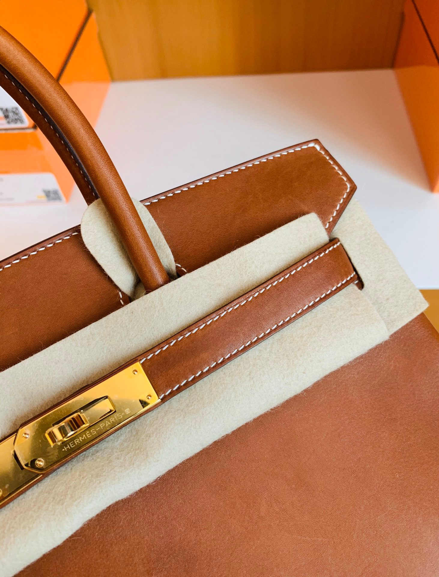 vip一级品：BK30cm 马鞍皮 Barenia 金扣CK37金棕色内拼L3玫紫色，喜欢复古怀旧的H控们，马上入手 仅一只现货。