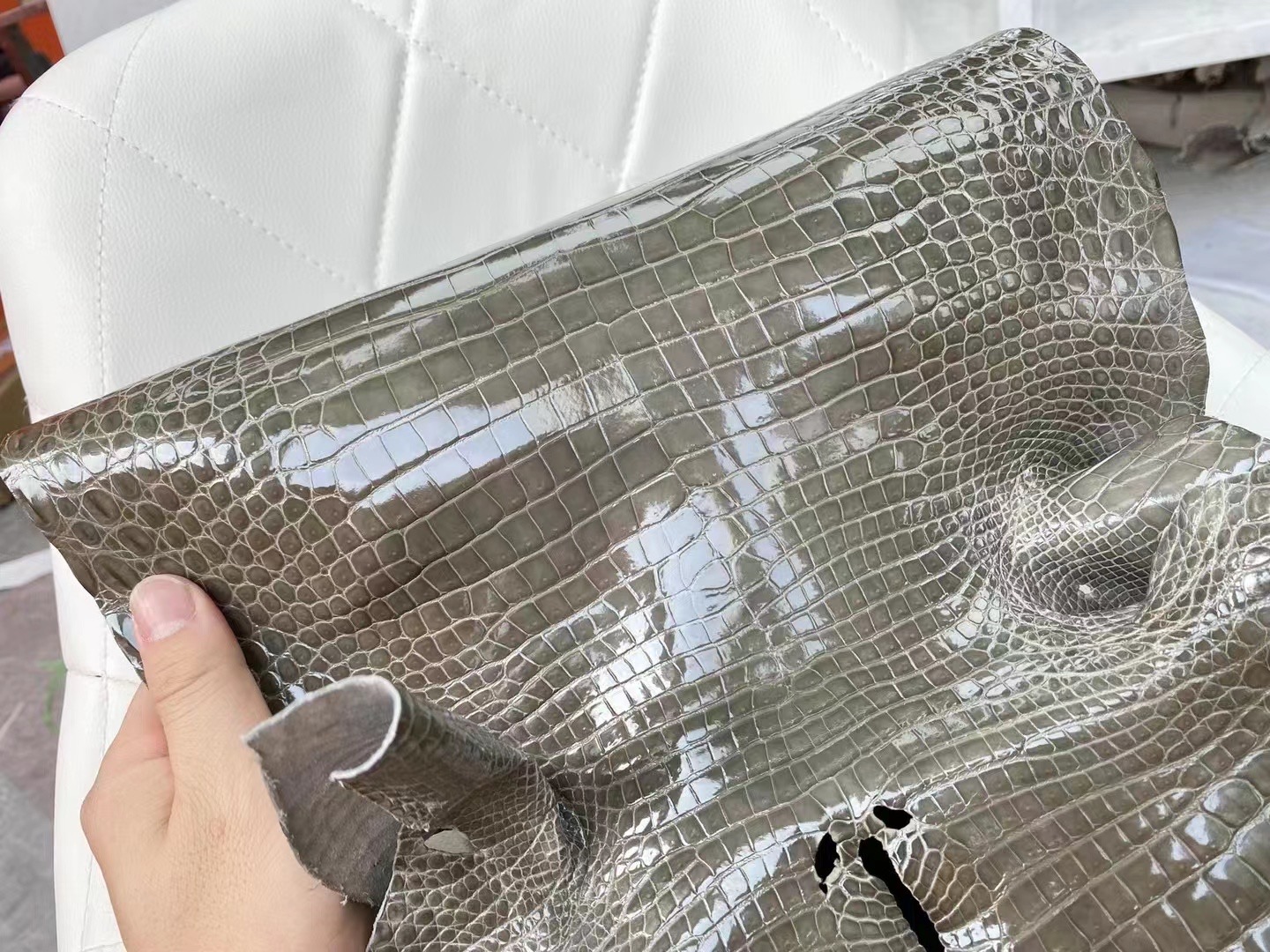 新到皮 亮面倒V 澳洲湾鳄🐊 81 Gris Tourterelle 斑鸠灰 Shiny porosus crocodile  🉑订制：BK 25cm、KL 25cm、接受订制👏