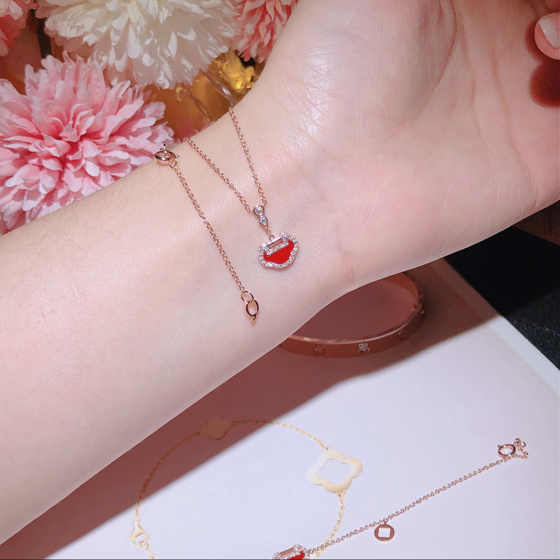 Qeelin Necklace 红玉髓如意项链 天然红玉髓镶嵌天然钻石 喜欢的来订。