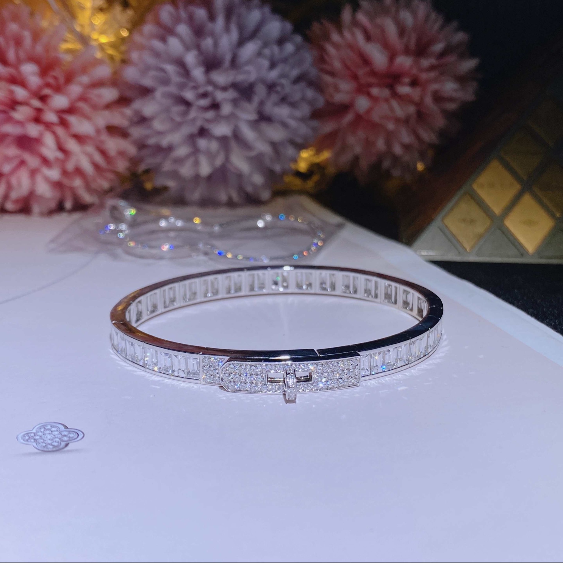 HM Bracelet 方钻手镯 18k金镶嵌天然钻石 喜欢的来订。
