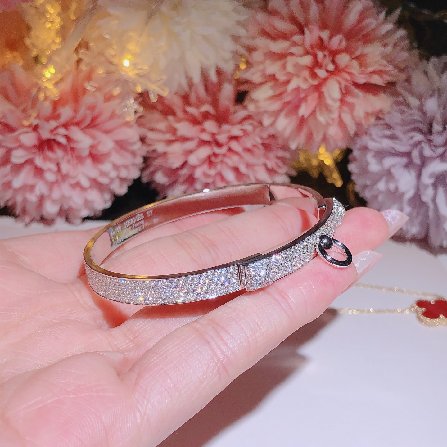 HM Bracelet White Gold Full Diamond H满钻手镯 18k金镶嵌天然钻石 喜欢的来订。