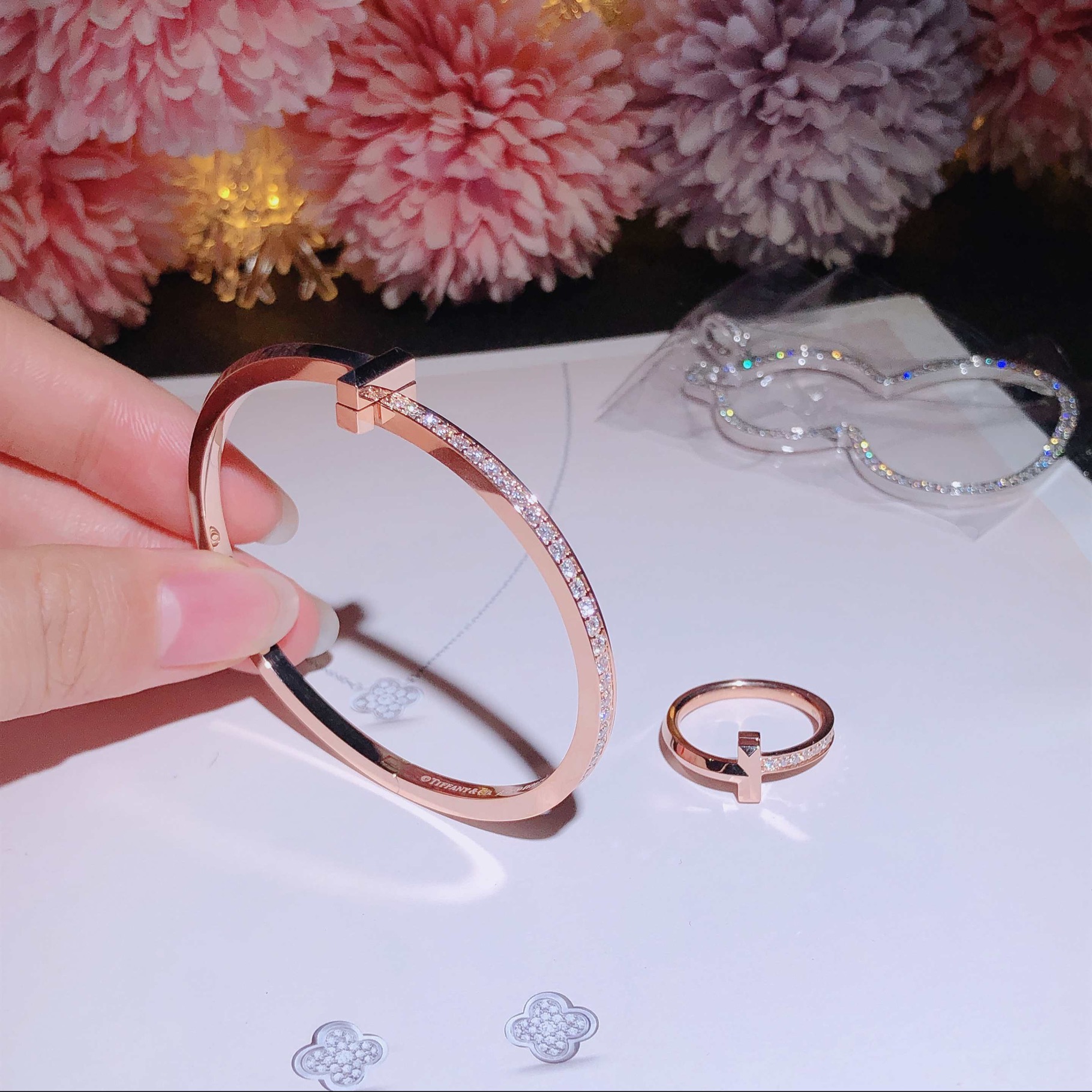 Tiffany & Co Bracelet T新款手镯 18k金镶嵌天然钻石 喜欢的来订。