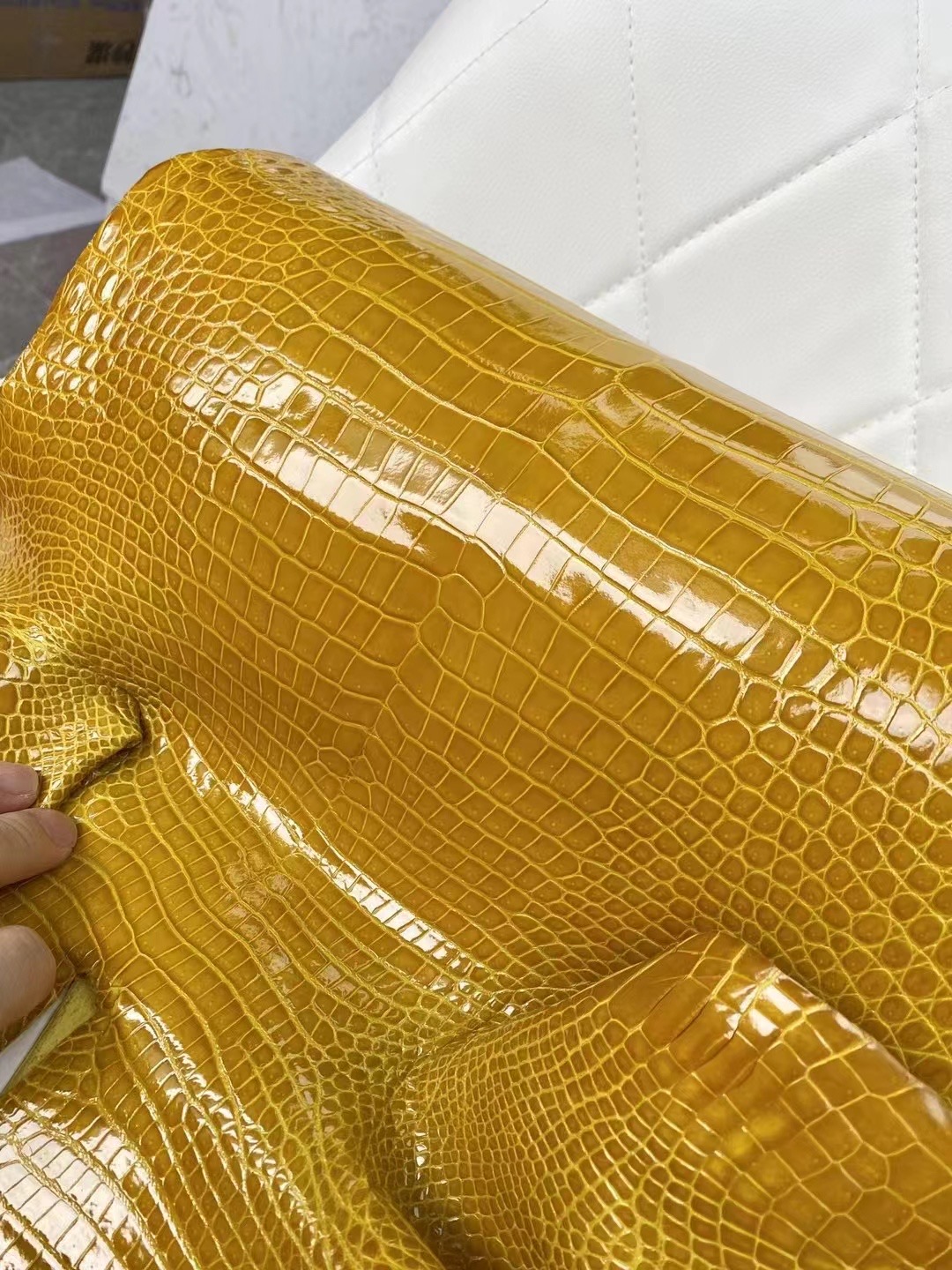 新到皮 亮面倒V 澳洲湾鳄🐊 9D Jaune Amber 琥珀黄 Shiny porosus crocodile 🉑订制：BK 25cm、KL 25cm、接受订制👏