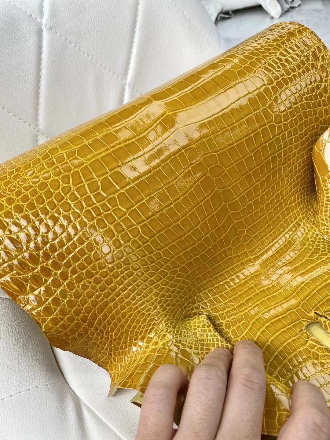 新到皮 亮面倒V 澳洲湾鳄🐊 9D Jaune Amber 琥珀黄 Shiny porosus crocodile 🉑订制：BK 25cm、KL 25cm、接受订制👏
