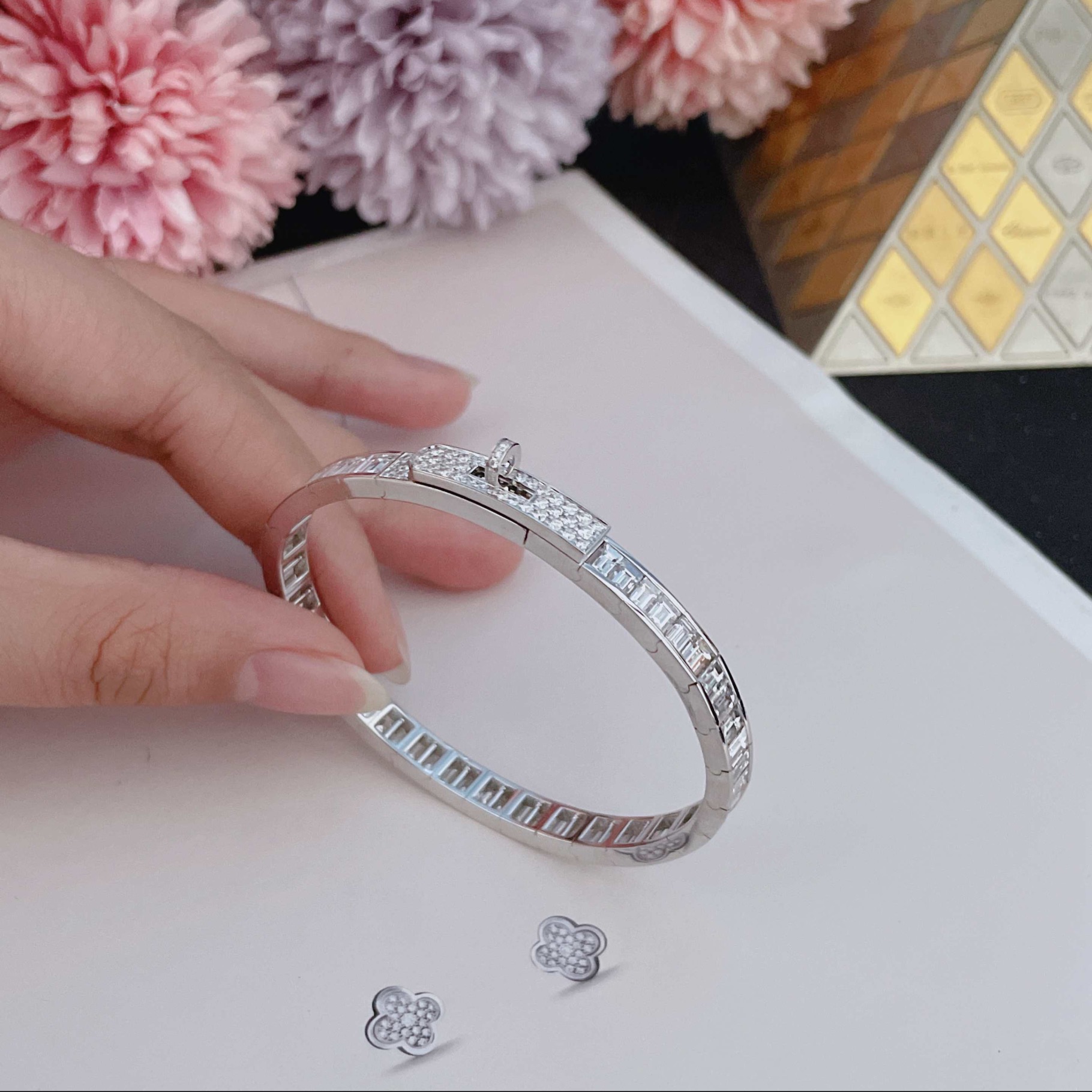 HM Bracelet 方钻手镯 18k金镶嵌天然钻石 喜欢的来订。
