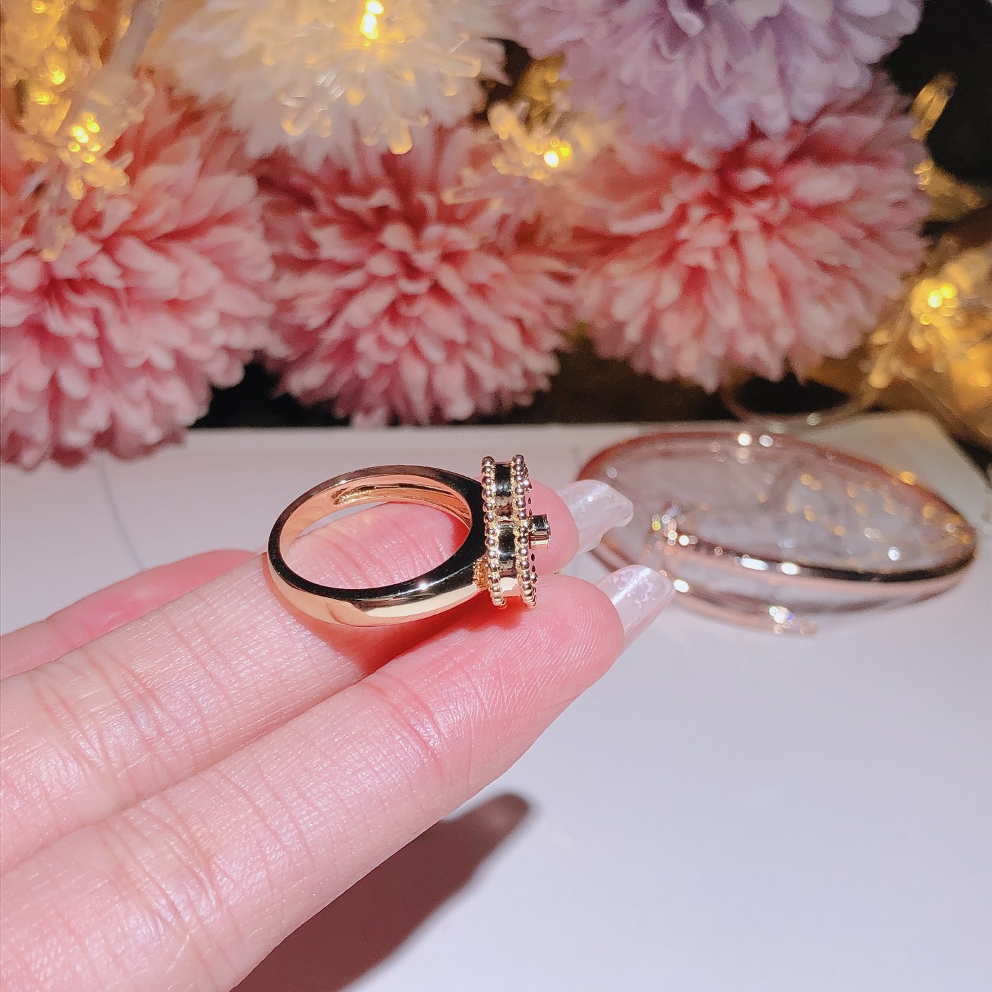 VCA Rings 18k Gold with Diamond 四叶草一钻戒指 18k金镶嵌天然宝石➕钻石 喜欢的来订。