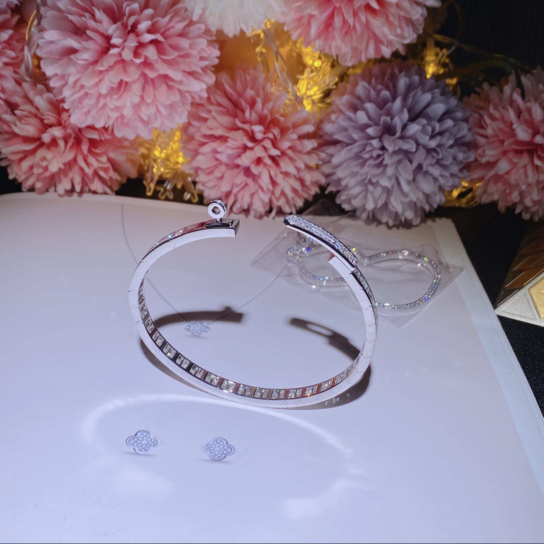 HM Bracelet 方钻手镯 18k金镶嵌天然钻石 喜欢的来订。