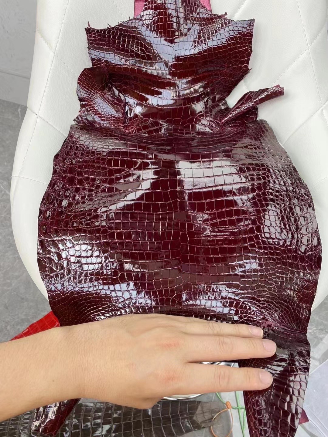 新到皮 亮面倒V 澳洲湾鳄🐊 57 Bordeaux 波尔多酒红  Shiny porosus crocodile  🉑订制：BK 25cm、KL 25cm、接受订制👏
