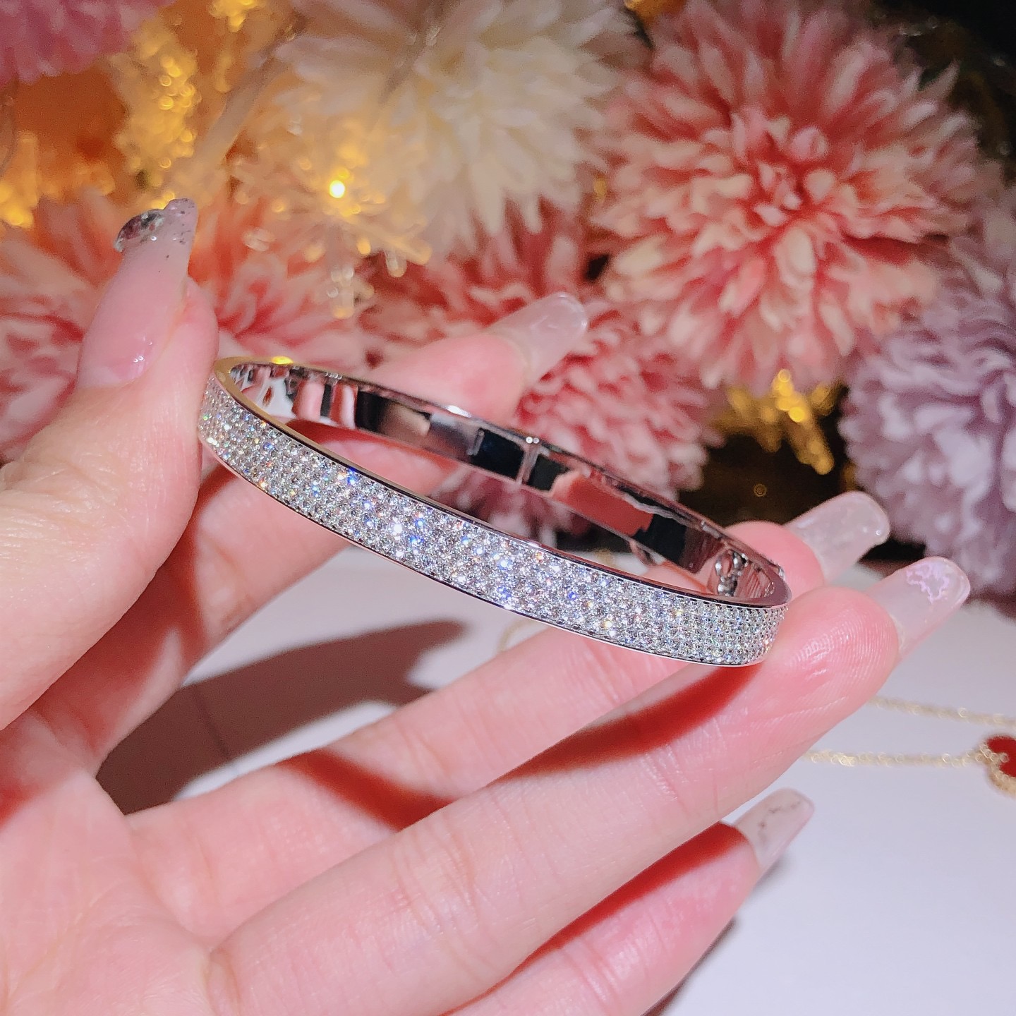 HM Bracelet White Gold Full Diamond H满钻手镯 18k金镶嵌天然钻石 喜欢的来订。