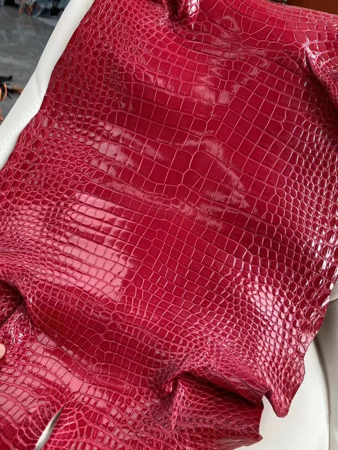 新到皮 亮面倒V 澳洲湾鳄🐊 I6 Rose Extrême 极致粉 Shiny porosus crocodile 🉑订制：BK 25cm、KL 25cm、接受订制👏