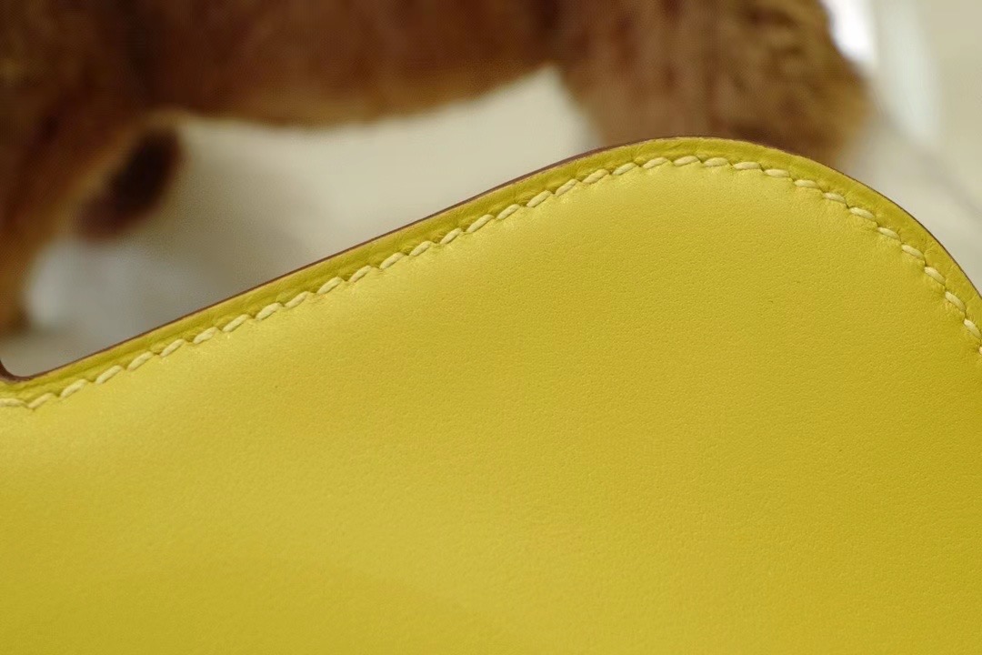 Hongkong HM Constance 19cm 雾面方块鳄鱼  9O jaune de naples那不勒斯黄/金扣