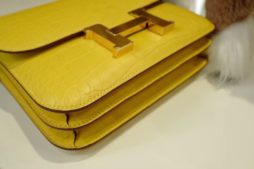 Hongkong HM Constance 19cm 雾面方块鳄鱼  9O jaune de naples那不勒斯黄/金扣