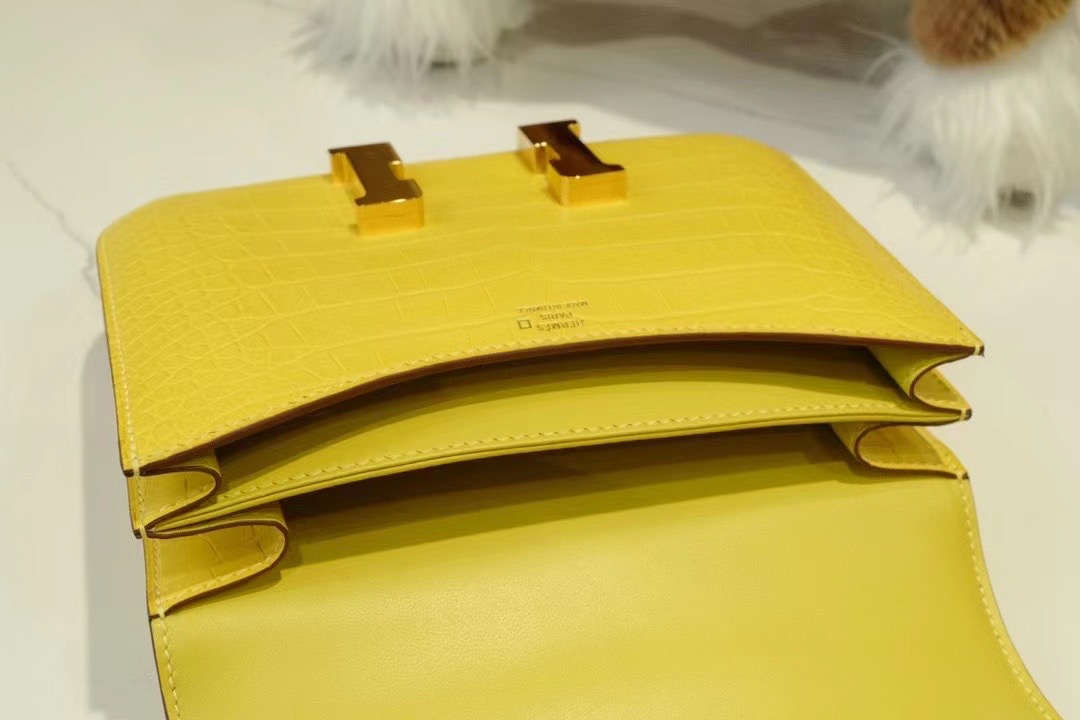 Hongkong HM Constance 19cm 雾面方块鳄鱼  9O jaune de naples那不勒斯黄/金扣