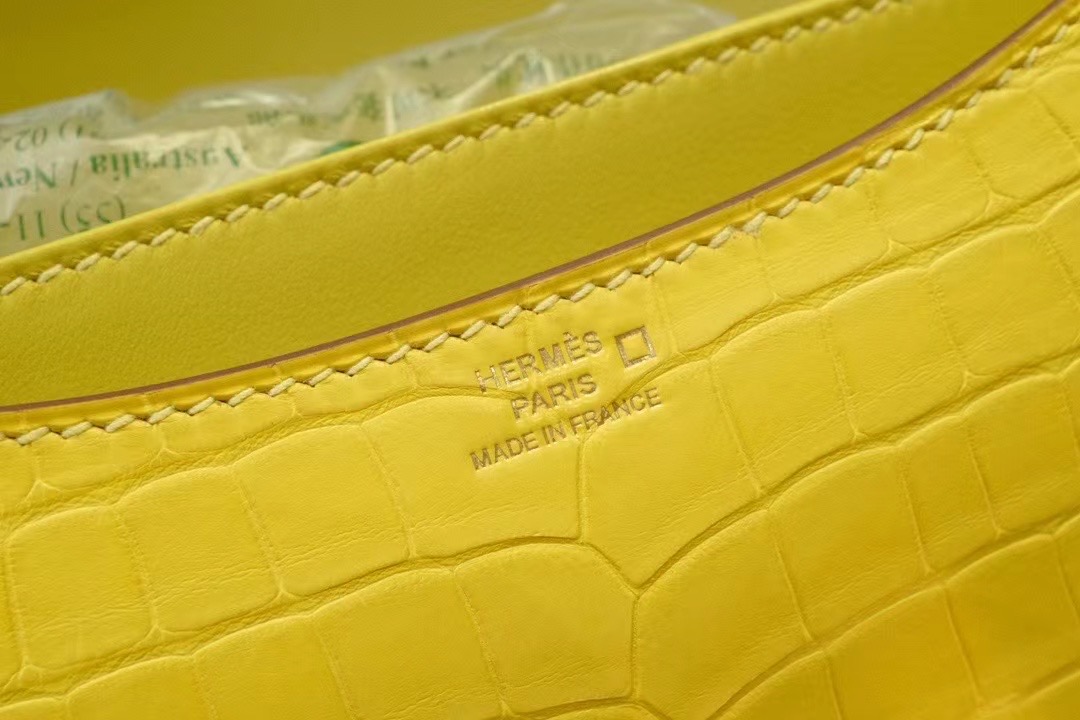 Hongkong HM Constance 19cm 雾面方块鳄鱼  9O jaune de naples那不勒斯黄/金扣
