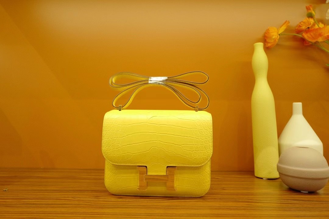Hongkong HM Constance 19cm 雾面方块鳄鱼  9O jaune de naples那不勒斯黄/金扣