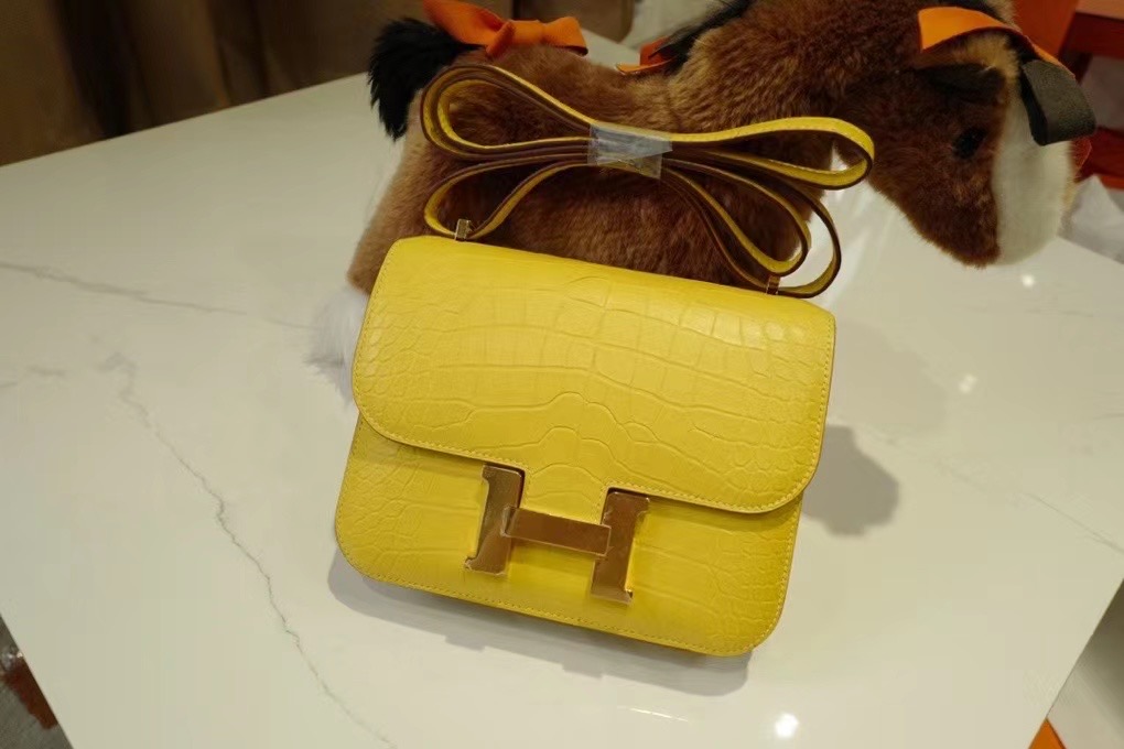 Hongkong HM Constance 19cm 雾面方块鳄鱼  9O jaune de naples那不勒斯黄/金扣