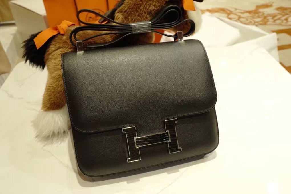 Australia HM Constance 19cm Box 89 Noir 黑色 配 蜥蜴扣