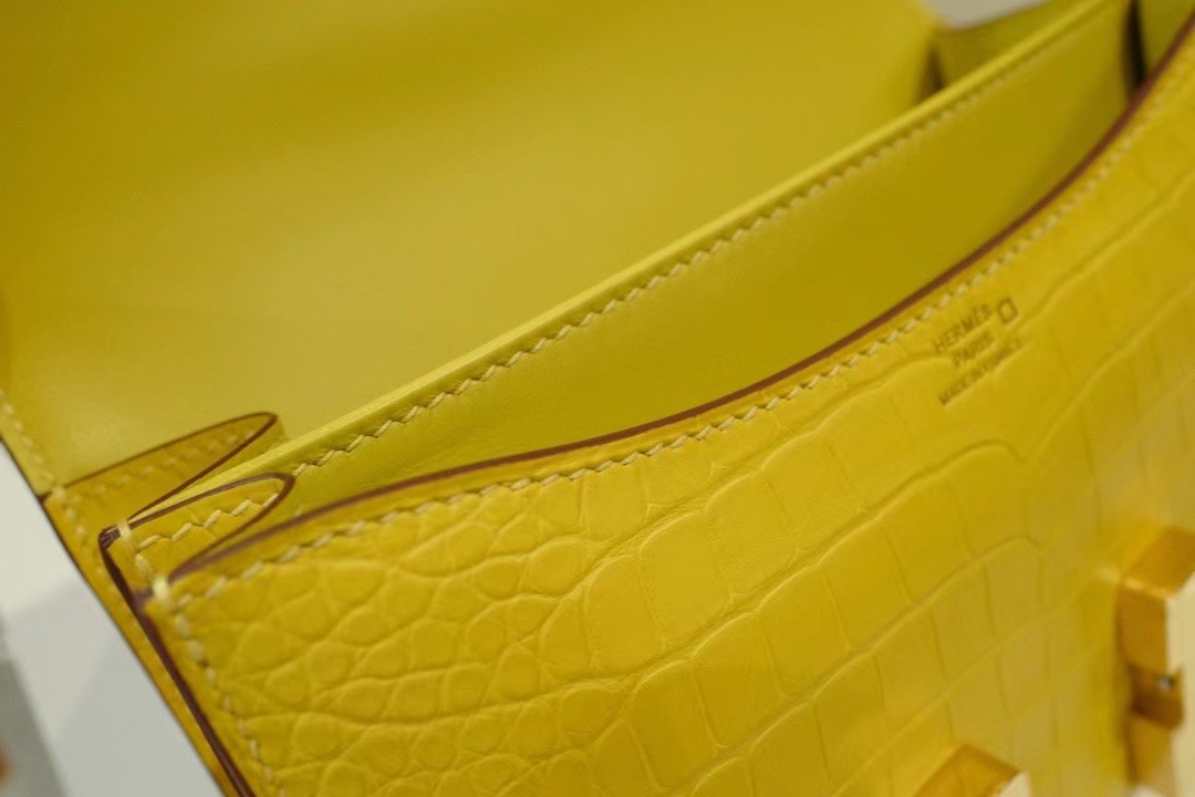 Hongkong HM Constance 19cm 雾面方块鳄鱼  9O jaune de naples那不勒斯黄/金扣
