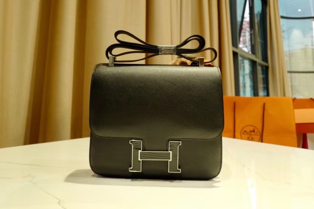 Australia HM Constance 19cm Box 89 Noir 黑色 配 蜥蜴扣