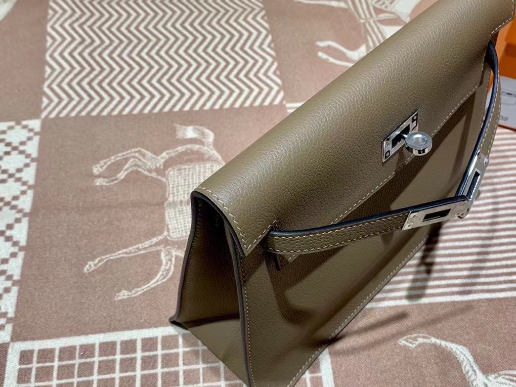 VIP一级品： kl danse 跳舞包 22cm  D0威马犬米色eve皮  银扣 100%与正品完全零区别，代购级的新款。