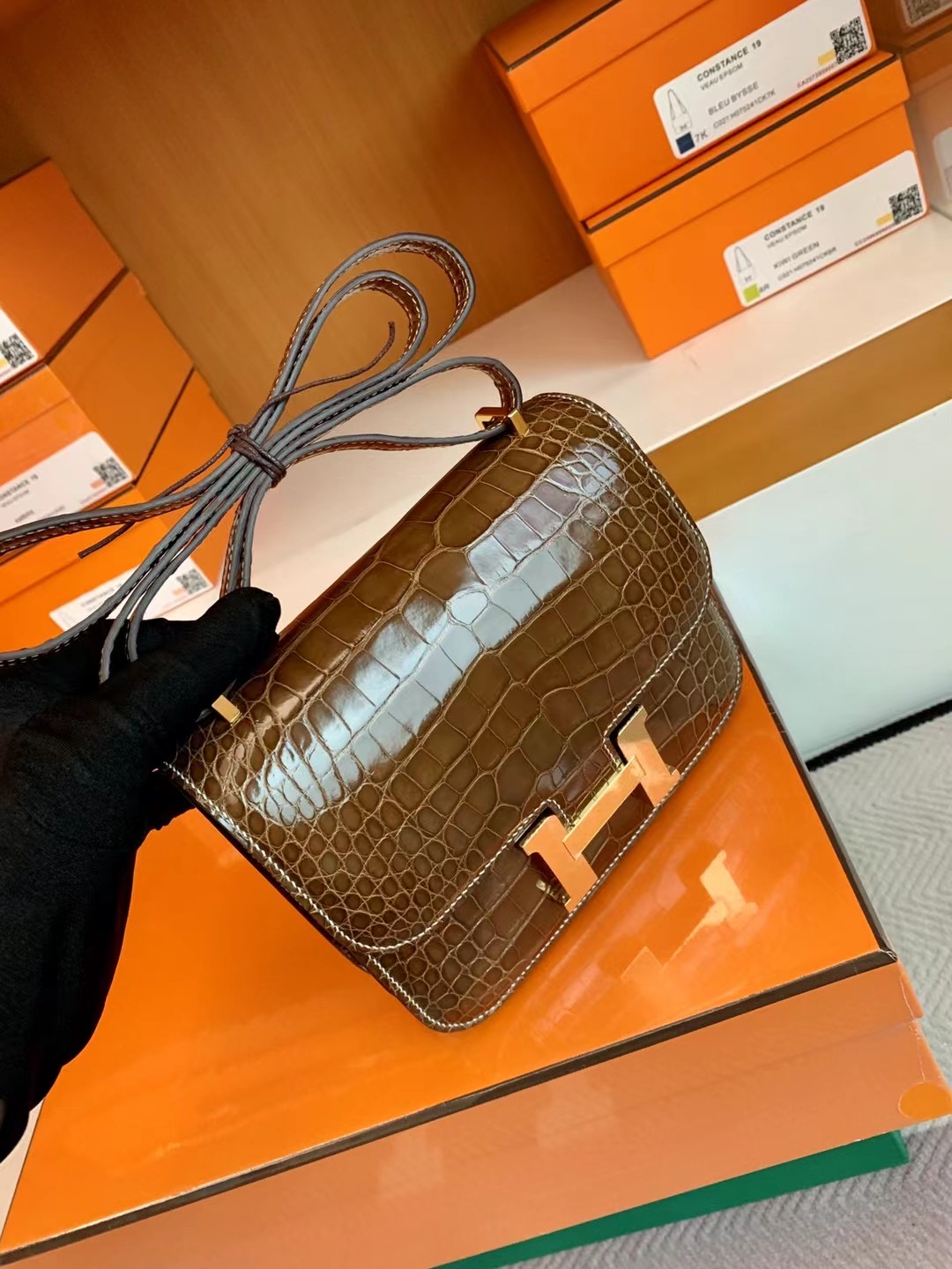 Saudi Arabia HM Constance mini 19cm 亮面美洲鳄鱼 shiny alligator crocodile 17 Ficelle 烟草色 淡灰褐色 金扣 全手工蜜蜡线缝制