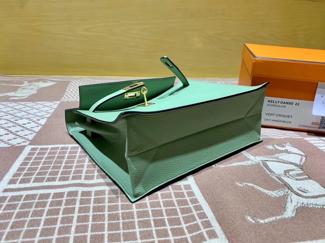 VIP一级品： kl danse 跳舞包 22cm 3i Vert criquet 牛油果绿eve皮  金扣 100%与正品完全零区别，代购级的新款。