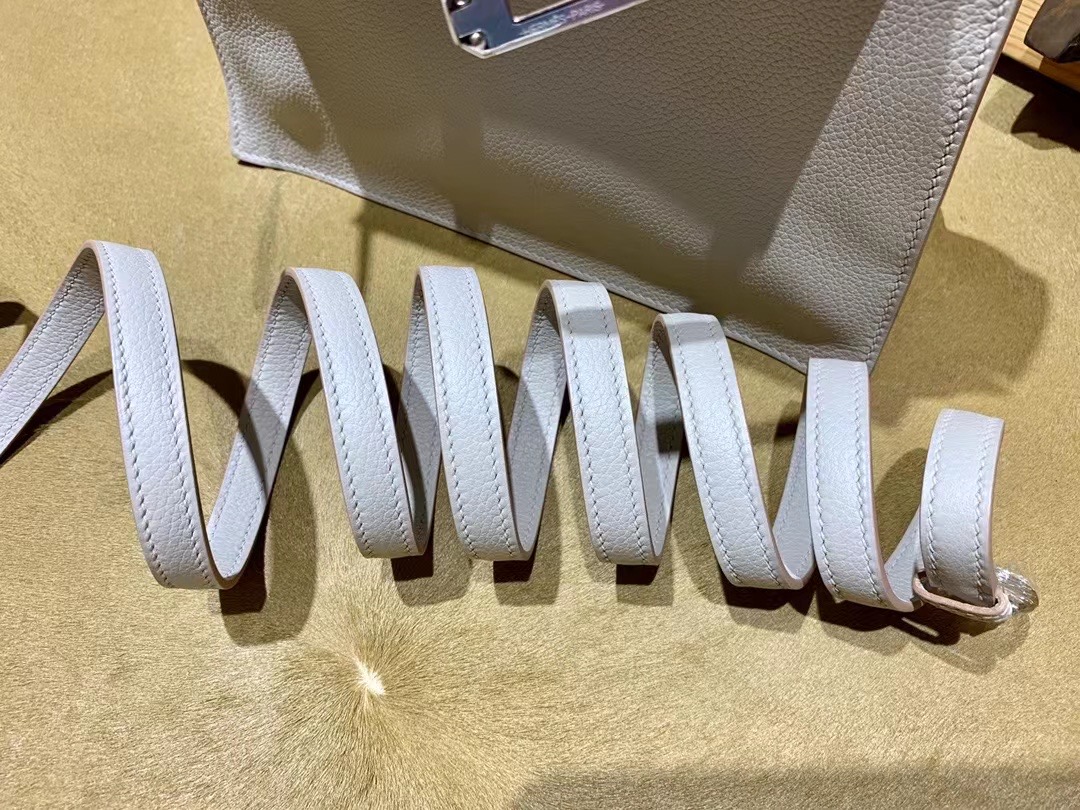 VIP一级品： kl danse 跳舞包 22cm Pearl grey 8O 珍珠灰/金扣 eve皮  100%与正品完全零区别，代购级的新款。