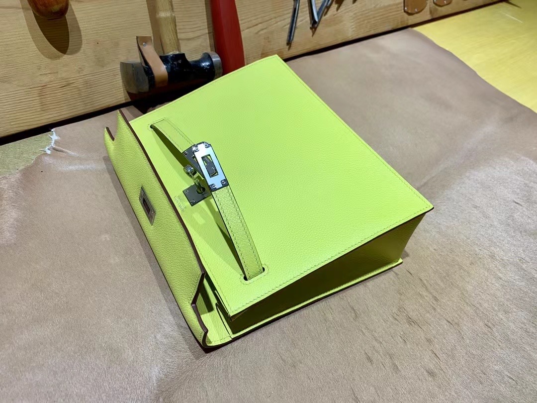 VIP一级品： kl danse 跳舞包 22cm 9R Lime 柠檬黄/银扣 eve皮  100%与正品完全零区别，代购级的新款。
