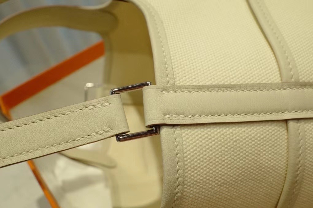 VIP一级品 Picotin  cargo 10 craie 奶昔白 帆布的cargo比皮质自重更轻，更休闲，而且很挺不会塌，侧面设计的口袋更方便 温柔百搭 最新宠❤️