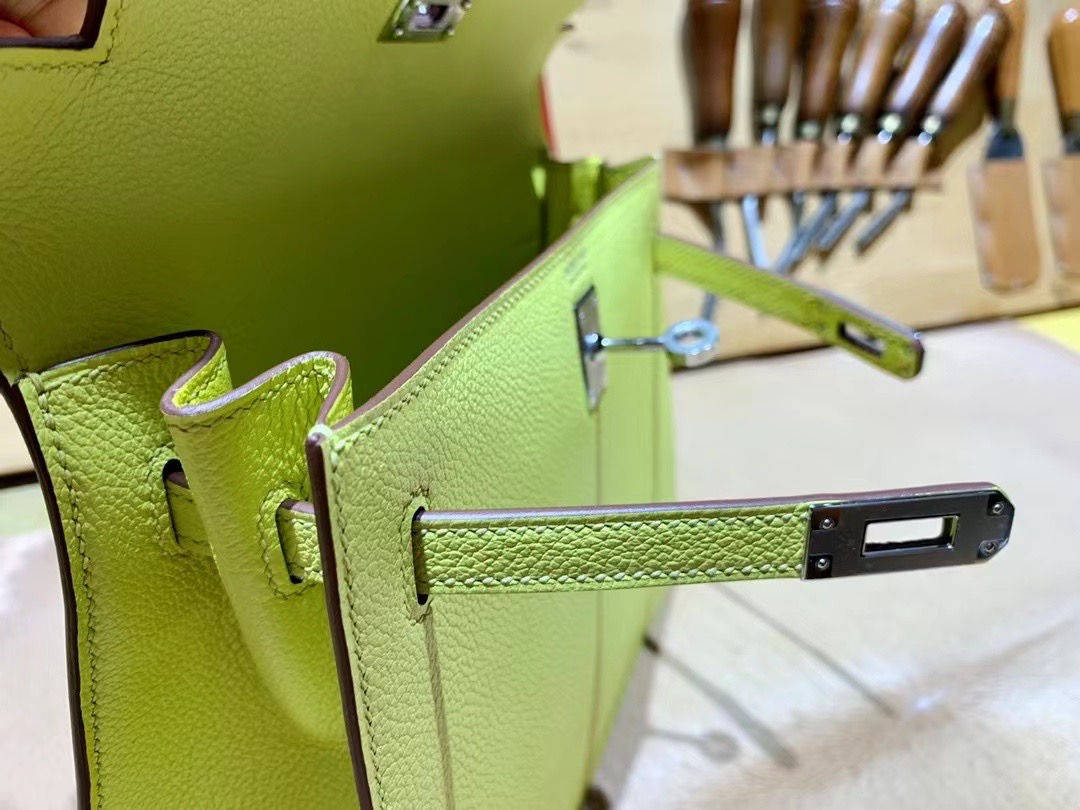 VIP一级品： kl danse 跳舞包 22cm 9R Lime 柠檬黄/银扣 eve皮  100%与正品完全零区别，代购级的新款。