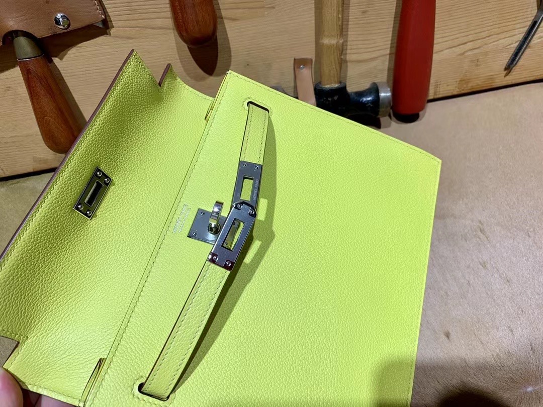 VIP一级品： kl danse 跳舞包 22cm 9R Lime 柠檬黄/银扣 eve皮  100%与正品完全零区别，代购级的新款。
