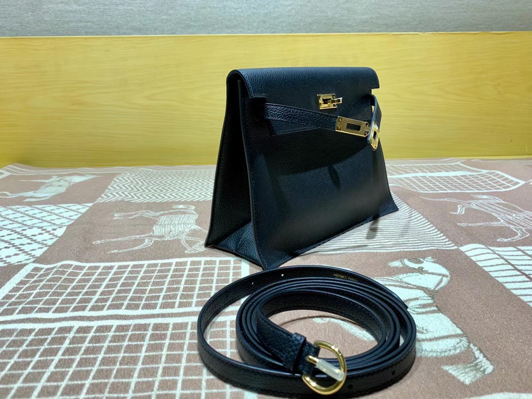 VIP一级品： kl danse 跳舞包 22cm  89黑色eve皮 金扣 100%与正品完全零区别，代购级的新款。