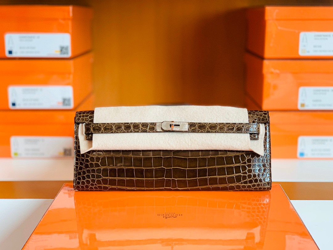 Dubai HM KL Cut Crocodile