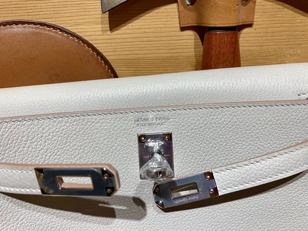 VIP一级品： kl danse 跳舞包 22cm Pearl grey 8O 珍珠灰/金扣 eve皮  100%与正品完全零区别，代购级的新款。
