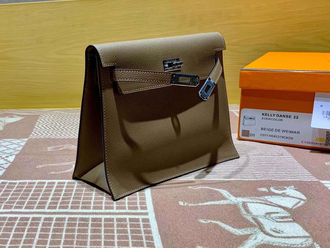 VIP一级品： kl danse 跳舞包 22cm  D0威马犬米色eve皮  银扣 100%与正品完全零区别，代购级的新款。