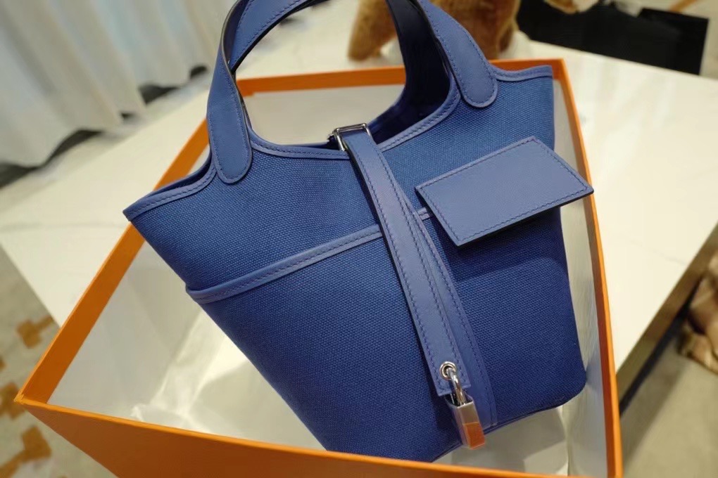VIP一级品 Picotin  cargo I7 Blue zellige 琉璃蓝 帆布的cargo比皮质自重更轻，更休闲，而且很挺不会塌，侧面设计的口袋更方便 温柔百搭 最新宠❤️