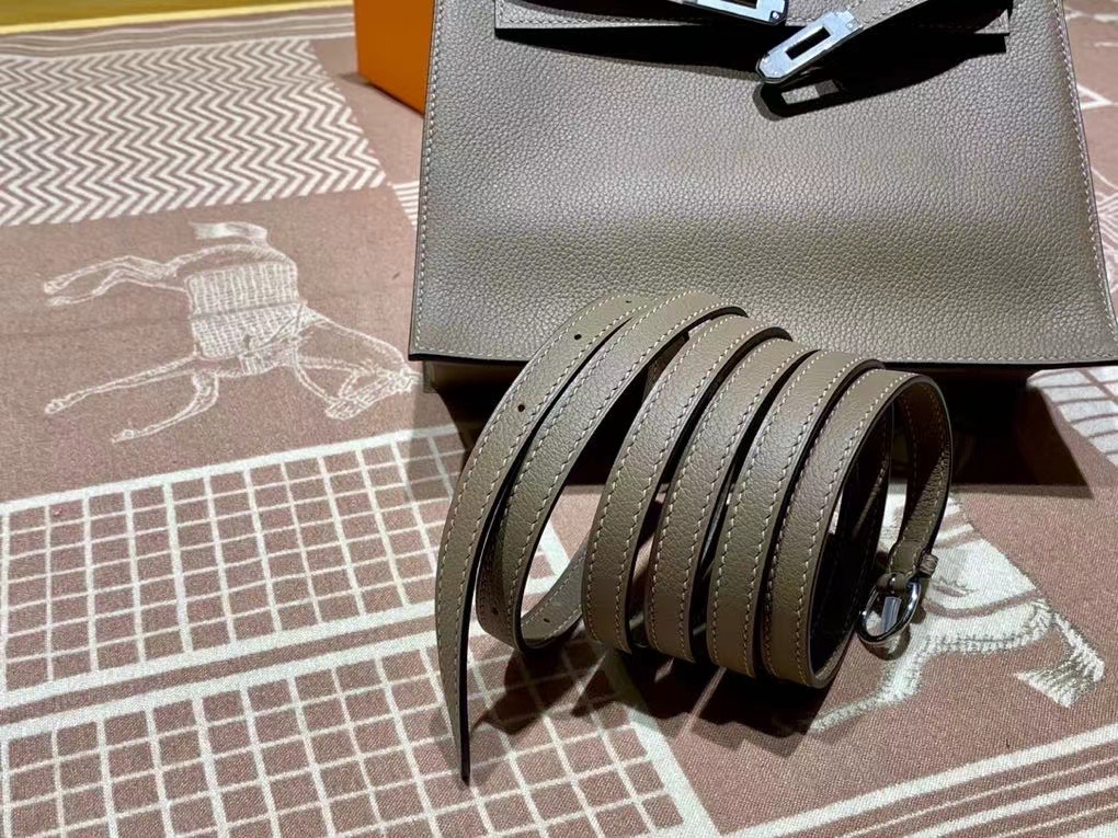 VIP一级品： kl danse 跳舞包 22cm  D0威马犬米色eve皮  银扣 100%与正品完全零区别，代购级的新款。