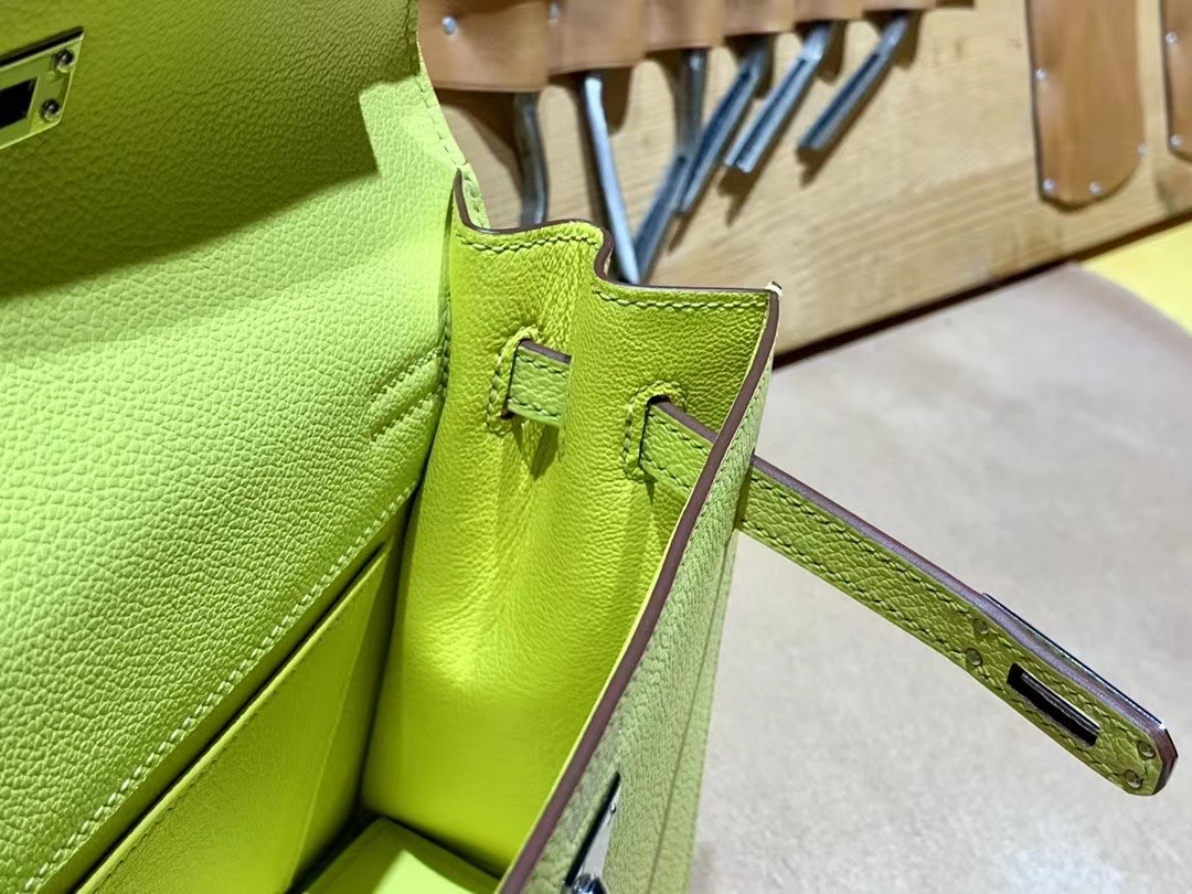 VIP一级品： kl danse 跳舞包 22cm 9R Lime 柠檬黄/银扣 eve皮  100%与正品完全零区别，代购级的新款。