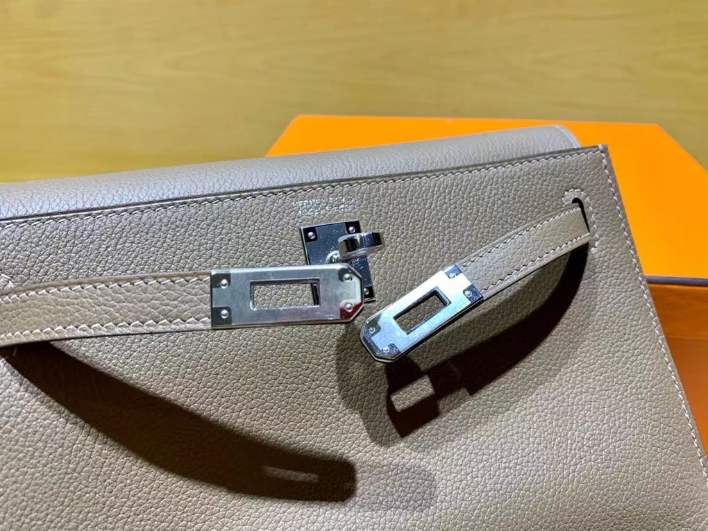 VIP一级品： kl danse 跳舞包 22cm  D0威马犬米色eve皮  银扣 100%与正品完全零区别，代购级的新款。