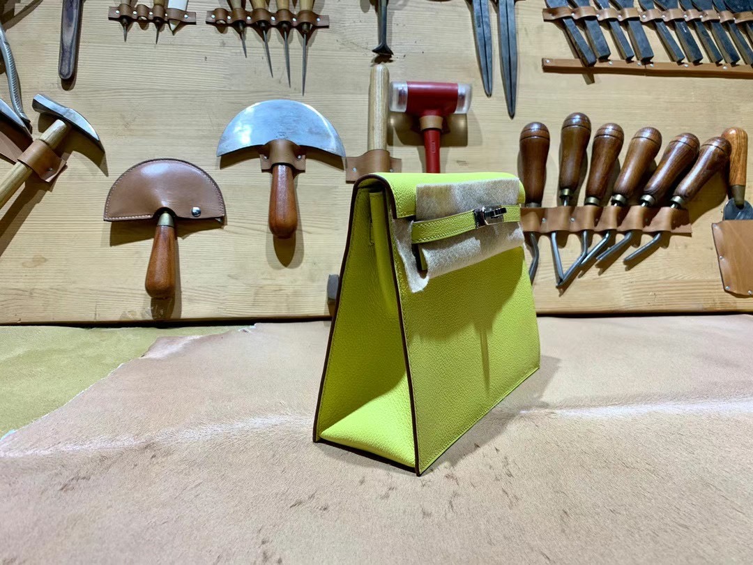 VIP一级品： kl danse 跳舞包 22cm 9R Lime 柠檬黄/银扣 eve皮  100%与正品完全零区别，代购级的新款。