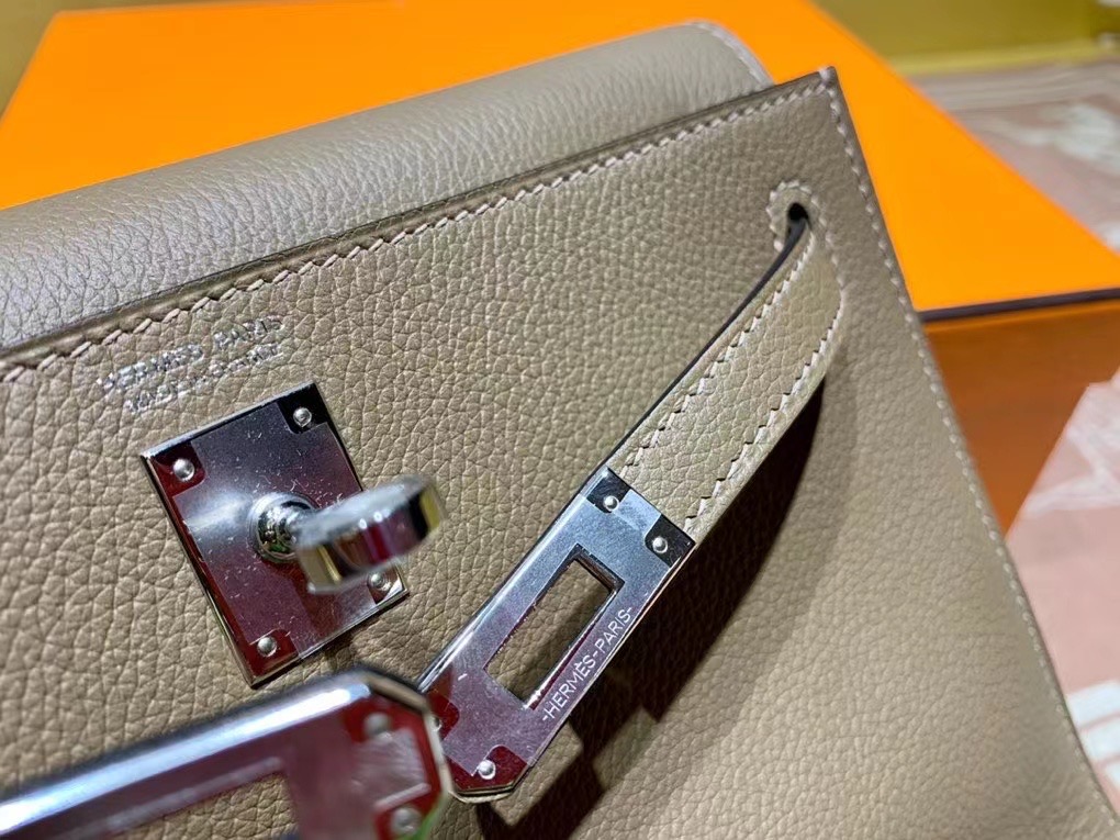 VIP一级品： kl danse 跳舞包 22cm  D0威马犬米色eve皮  银扣 100%与正品完全零区别，代购级的新款。