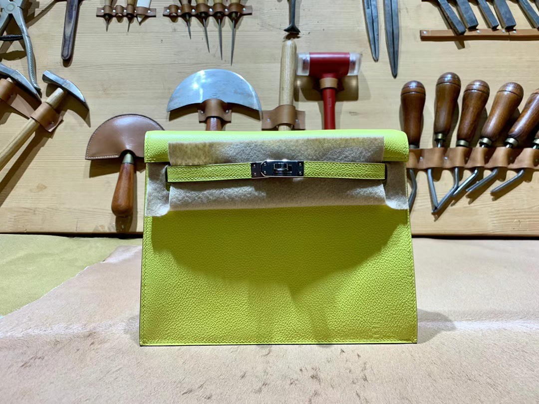 VIP一级品： kl danse 跳舞包 22cm 9R Lime 柠檬黄/银扣 eve皮  100%与正品完全零区别，代购级的新款。