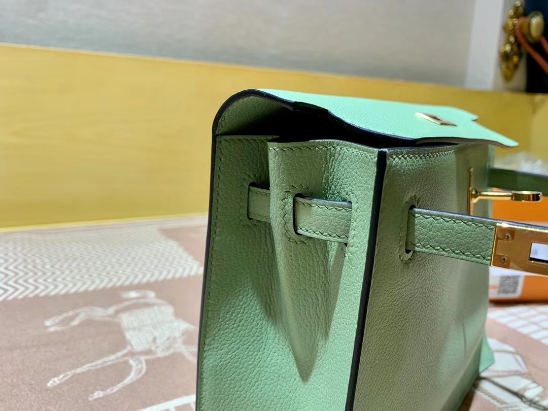 VIP一级品： kl danse 跳舞包 22cm 3i Vert criquet 牛油果绿eve皮  金扣 100%与正品完全零区别，代购级的新款。