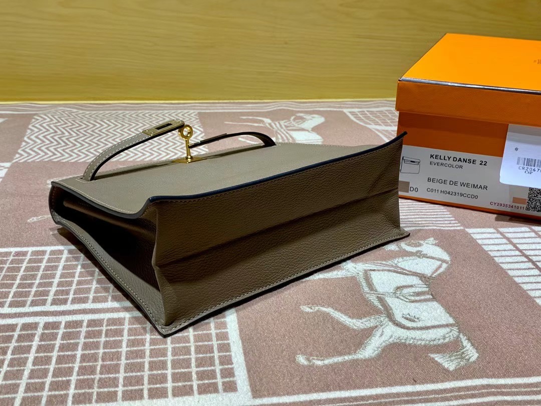 VIP一级品： kl danse 跳舞包 22cm  D0威马犬米色eve皮  银扣 100%与正品完全零区别，代购级的新款。