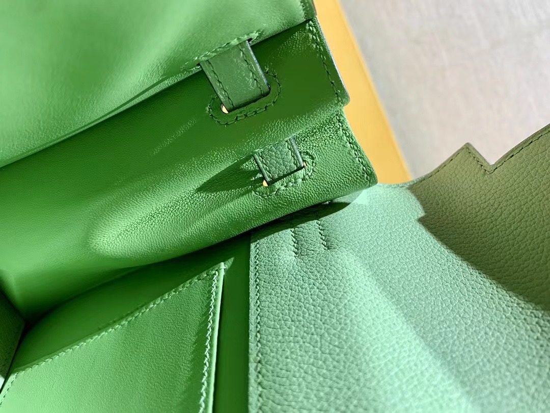 VIP一级品： kl danse 跳舞包 22cm 3i Vert criquet 牛油果绿eve皮  金扣 100%与正品完全零区别，代购级的新款。