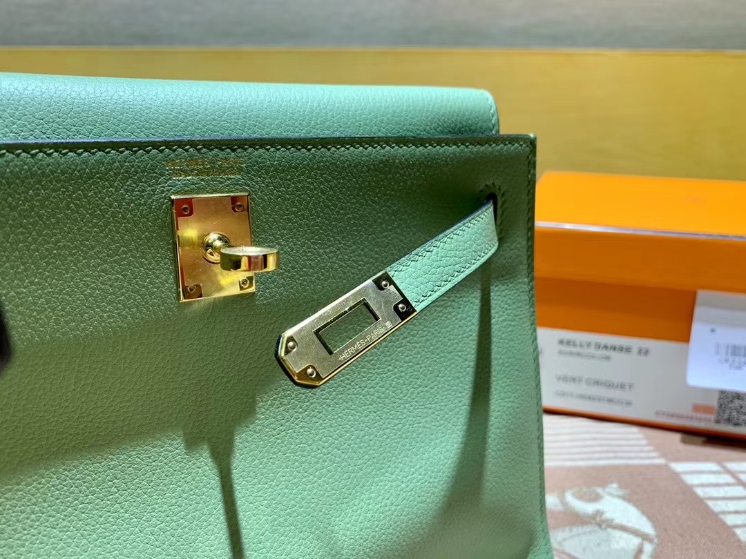 VIP一级品： kl danse 跳舞包 22cm 3i Vert criquet 牛油果绿eve皮  金扣 100%与正品完全零区别，代购级的新款。