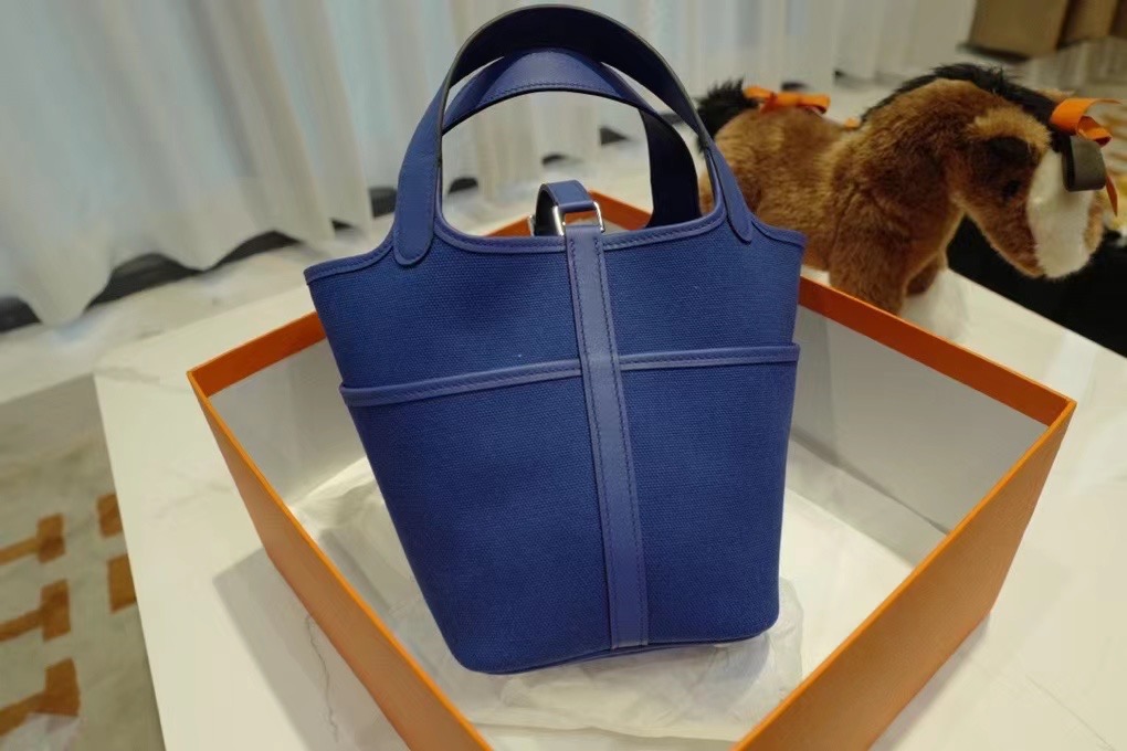 VIP一级品 Picotin  cargo I7 Blue zellige 琉璃蓝 帆布的cargo比皮质自重更轻，更休闲，而且很挺不会塌，侧面设计的口袋更方便 温柔百搭 最新宠❤️