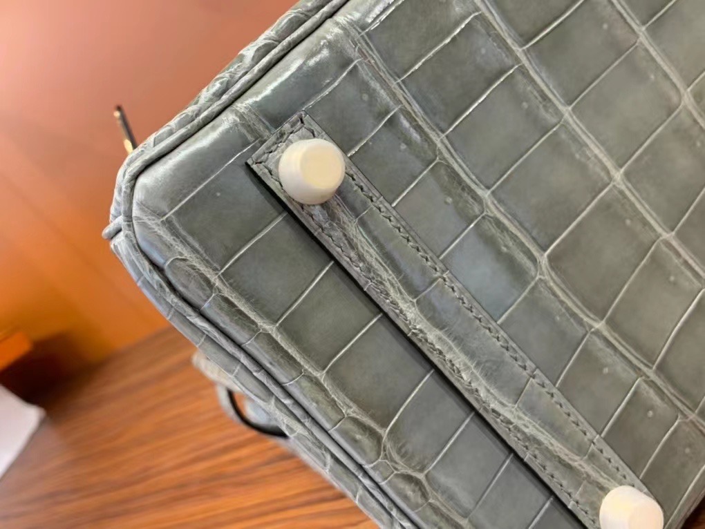 VIP一级品： BK 30cm 尼罗鳄Niloticus Crocodile CK81 Gris tourterelle斑鸠灰/金扣  手工缝制 臻品鉴赏